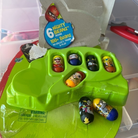 Mighty Beanz: Series 2 Beans Inside 7 total 
Pieces New Package is ripped open - Picture 1 of 1